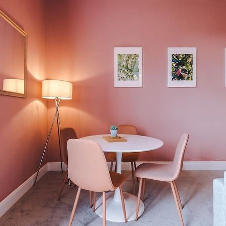 Pink Palace - Central Apartment Chester Luaran gambar