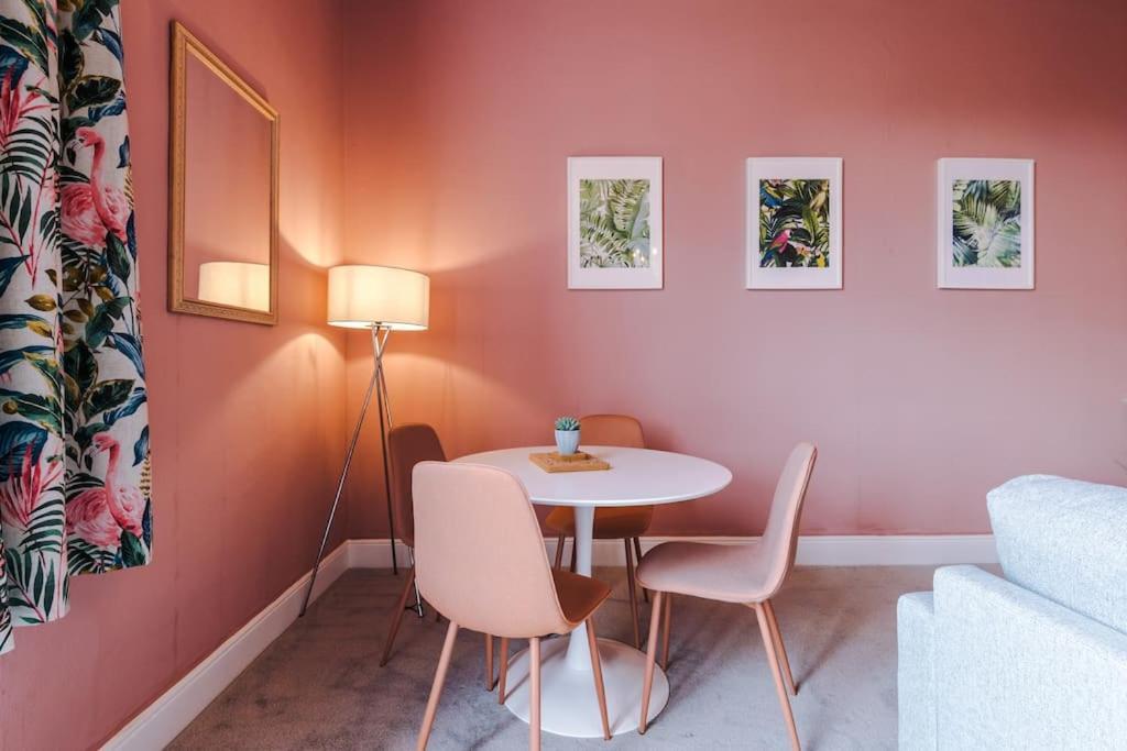 Pink Palace - Central Apartment Chester Luaran gambar