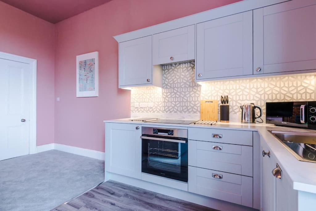 Pink Palace - Central Apartment Chester Luaran gambar
