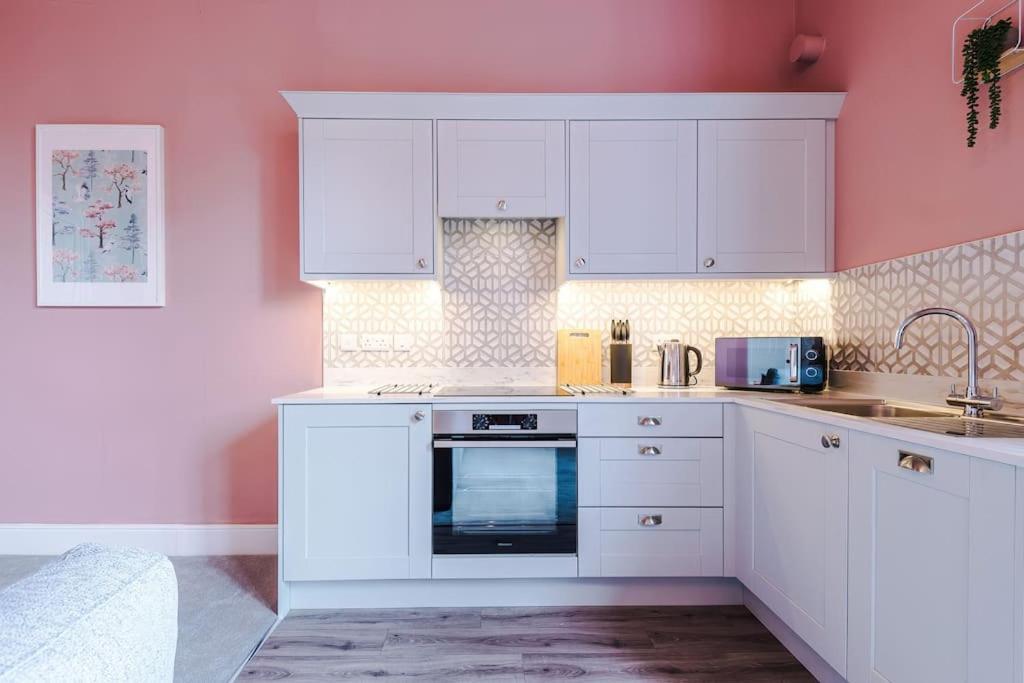 Pink Palace - Central Apartment Chester Luaran gambar