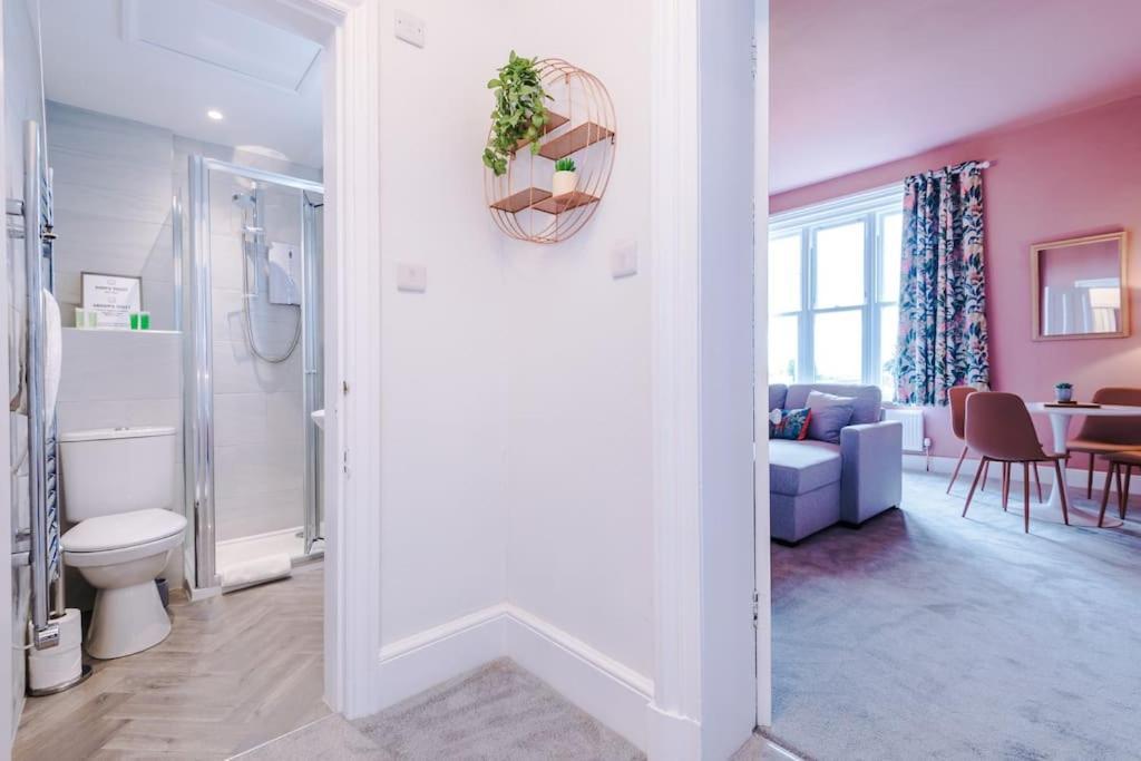 Pink Palace - Central Apartment Chester Luaran gambar