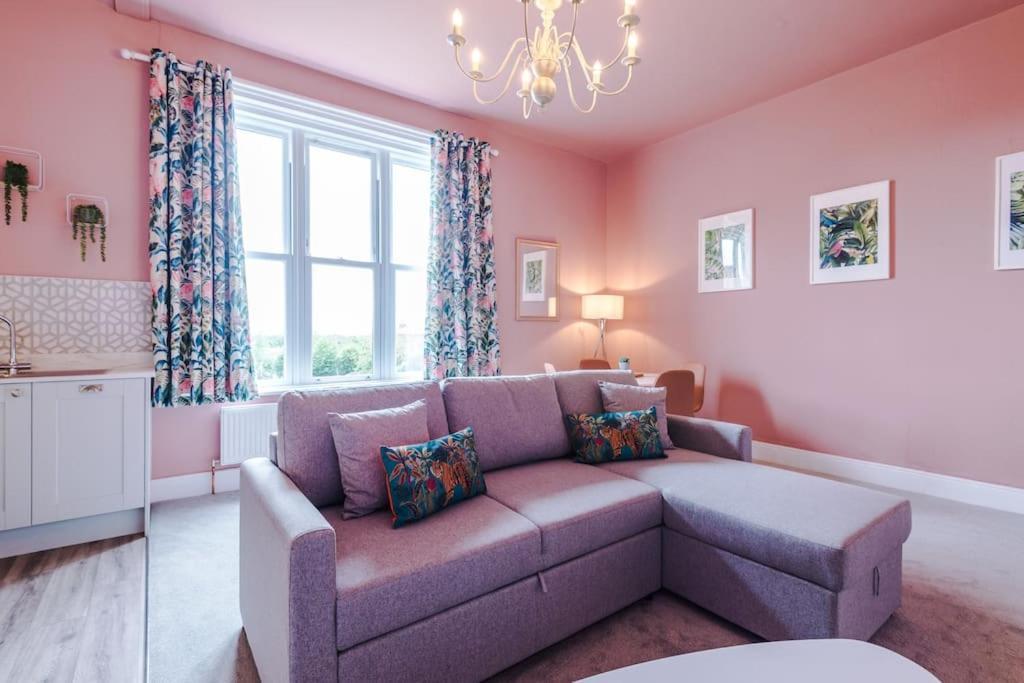 Pink Palace - Central Apartment Chester Luaran gambar