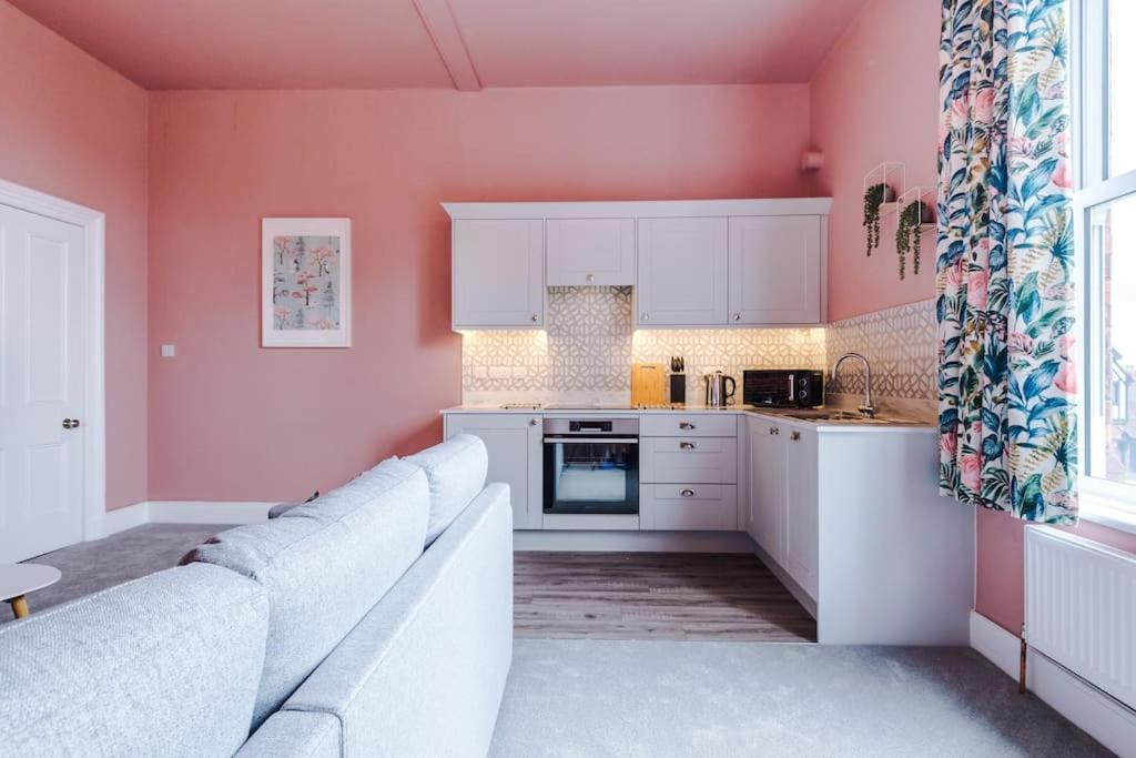 Pink Palace - Central Apartment Chester Luaran gambar