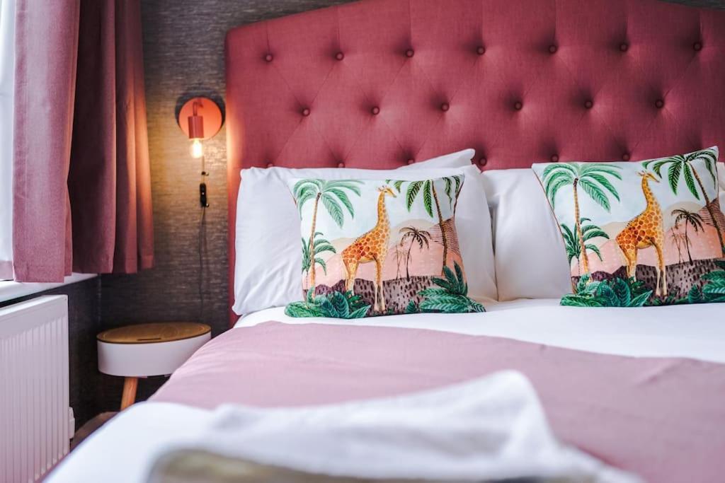 Pink Palace - Central Apartment Chester Luaran gambar
