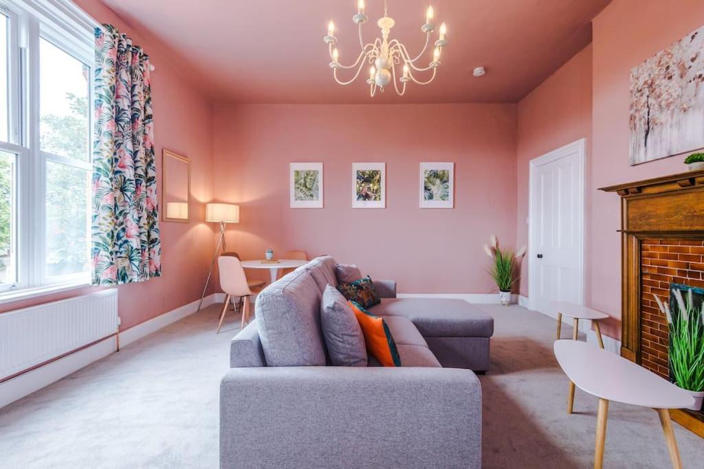 Pink Palace - Central Apartment Chester Luaran gambar