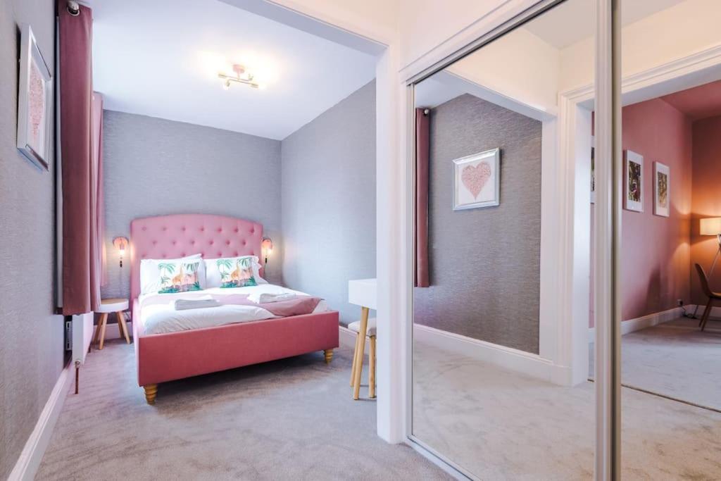 Pink Palace - Central Apartment Chester Luaran gambar