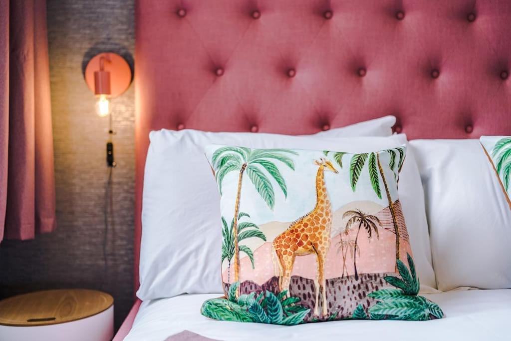 Pink Palace - Central Apartment Chester Luaran gambar