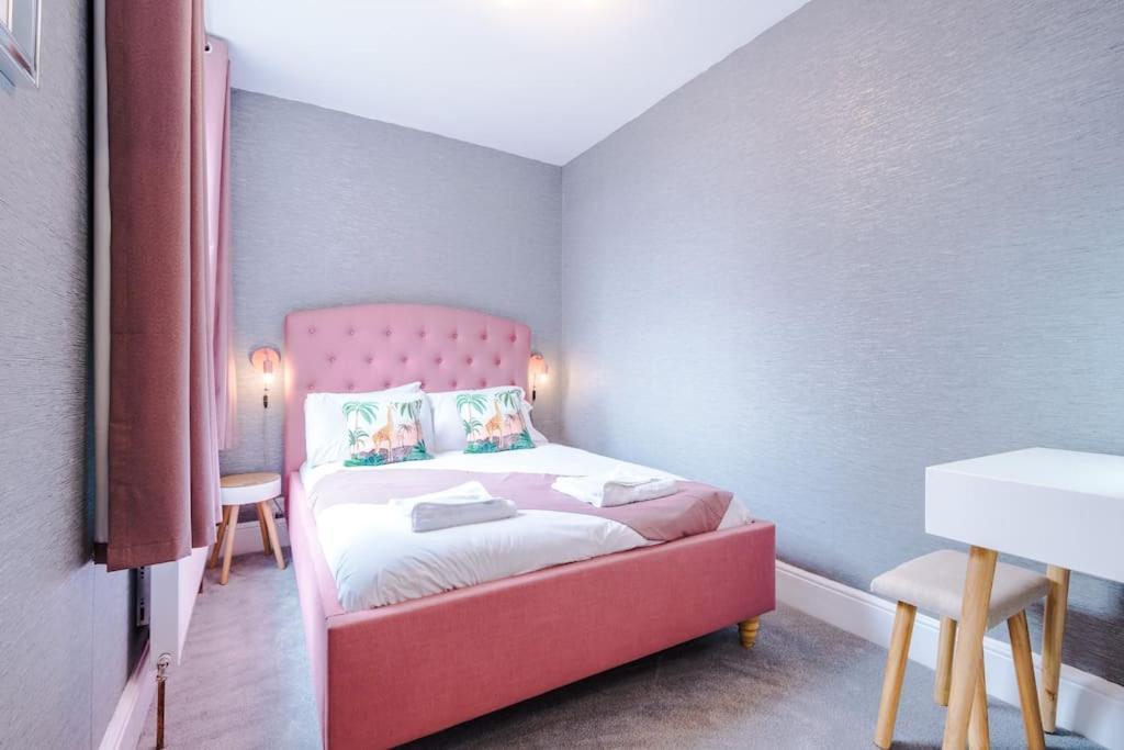 Pink Palace - Central Apartment Chester Luaran gambar