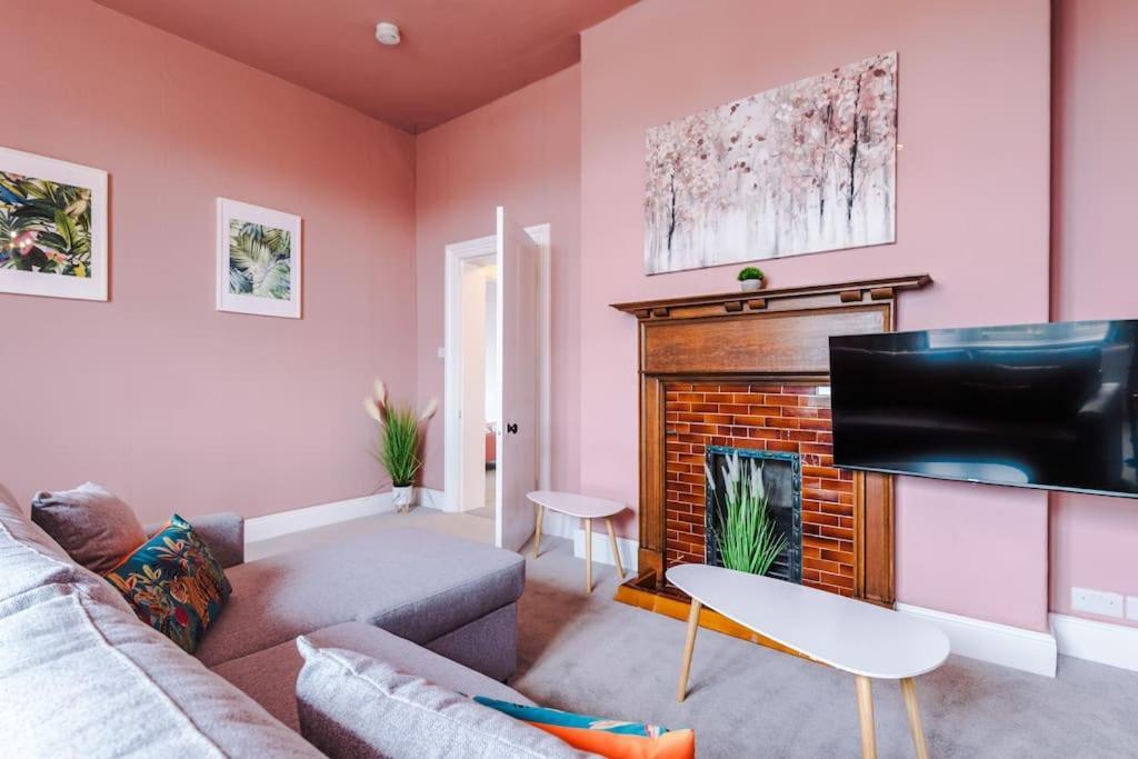 Pink Palace - Central Apartment Chester Luaran gambar