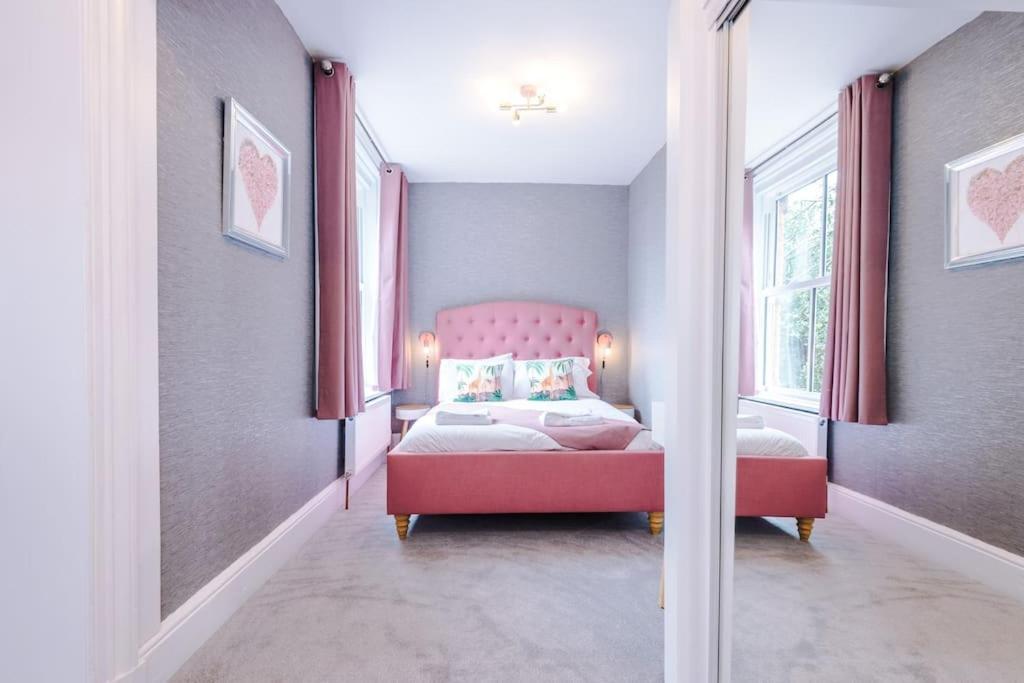 Pink Palace - Central Apartment Chester Luaran gambar